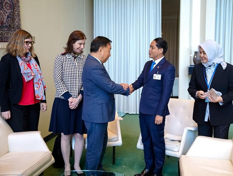 Menhut Raja Juli saat bertemu pejabat FAO, Zhimin Wu. Foto: Dok Humas