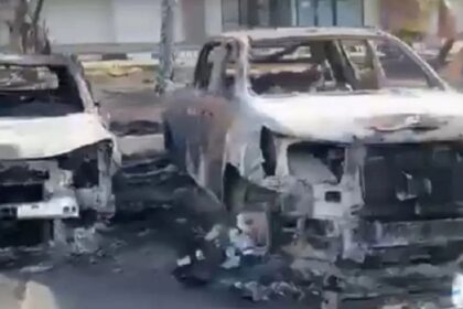 mobil terbakar