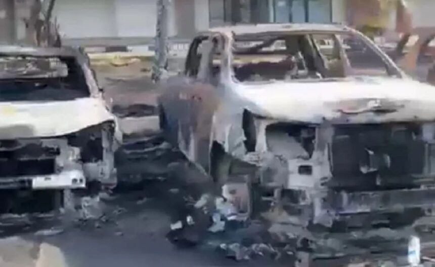 mobil terbakar
