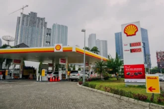Raksasa minyak dan gas asal Inggris, Shell⁠, membukukan laba sebesar 6,9 miliar dolar AS atau sekitar Rp119,27 triliun pada kuartal pertama 2026.