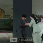 Presiden Prabowo saat hadir di Gedubg DPR disambut Ketua DPR Puan Maharani. Foto : Ist
