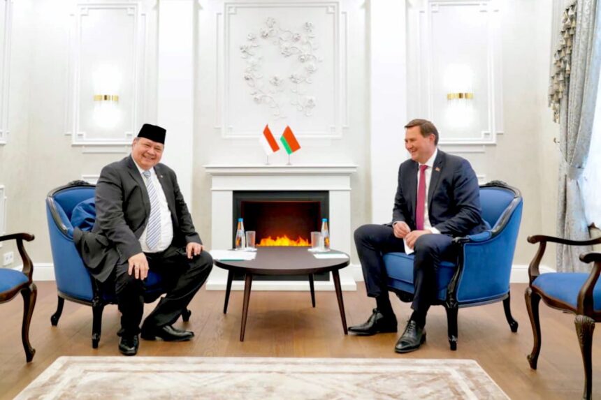 Menko Perekonomian Airlangga Hartarto saat kedatangan timpalannya dari Belarusia, Menteri Luar Negeri Maxim Ryzhenkov. Foto: Dok Humas