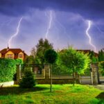 rumah disambar petir istock