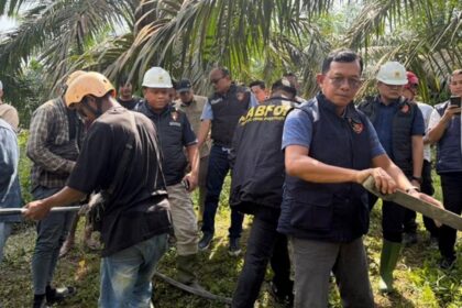 Tim Bareskrim cek penyebab listrik padam di sebagian Sumatra. Foto: Ist