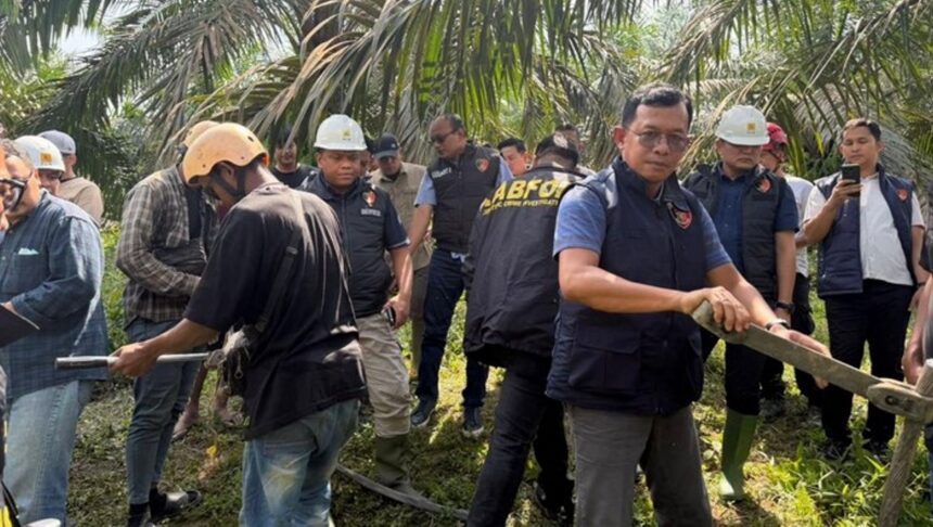 Tim Bareskrim cek penyebab listrik padam di sebagian Sumatra. Foto: Ist