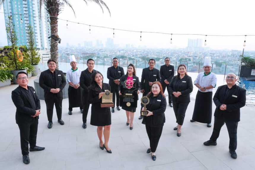 Holiday Inn & Suites Jakarta Gajah Mada raih penghargaan internasional Best Suite Hotel in Asia, dan tiga penghargaan nasional lainnya. (istimewa/dok. Holiday Inn & Suites Jakarta Gajah Mada).