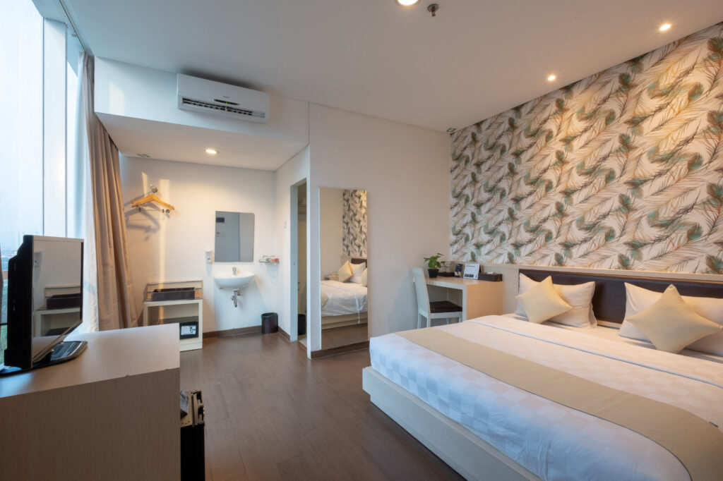 Magical Staycation: Kolaborasi Eksklusif Waringin Hospitality Hotel Group dan Ancol, Hadirkan Diskon Menginap hingga Tiket Wahana Rekreasi! 2 Waringin Hospitality Hotel Group (WHHG) dan Taman Impian Jaya Ancol, secara resmi mengumumkan kolaborasi strategis bertajuk "Magical Staycation". (istimewa /dok. WHHG)