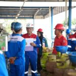 Petugas PT Pertamina Patra Niaga Sumbagsel melakukan inspeksi ke fasilitas LPG di Bandarlampung, Rabu (24/6/2026). Foto: Ant/Pertamina Sumbagsel