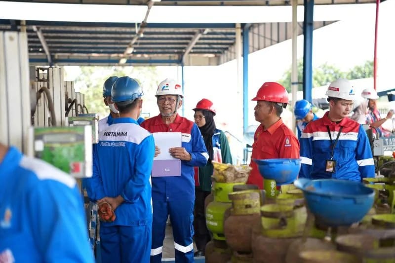 Petugas PT Pertamina Patra Niaga Sumbagsel melakukan inspeksi ke fasilitas LPG di Bandarlampung, Rabu (24/6/2026). Foto: Ant/Pertamina Sumbagsel