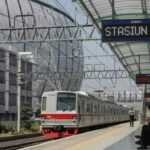 Stasiun KRL Jakarta International Stadium (JIS) dan JPO yang menghubungkan JIS dengan Ancol. Foto: Instagram @jakartastadium
