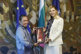 Wamenlu RI melakukan serangkaian pertemuan dengan Menteri Luar Negeri Bulgaria, Velislava Petrova. Foto: Dok Kemenlu
