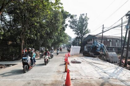 Jalan amblas di Lenteng Agung. Foto: Ist