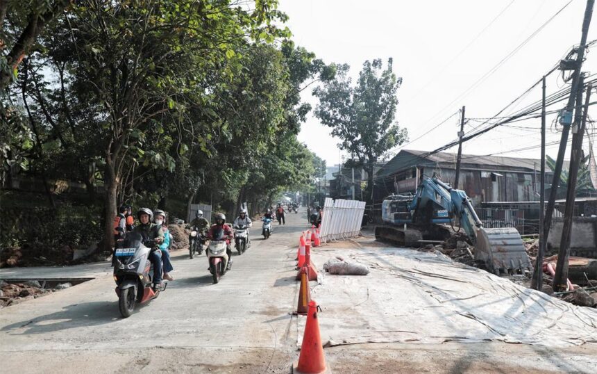 Jalan amblas di Lenteng Agung. Foto: Ist