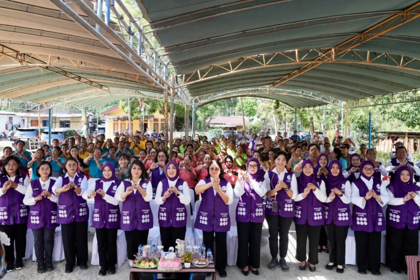 Ketua Umum Tim Pembina Posyandu Tri Tito Karnavian menghadiri Temu Kader dan Pelayanan Posyandu 6 Bidang SPM di Kelurahan Tulamalae, Kecamatan Atambua Barat, Kabupaten Belu, NTT, Jumat (26/6/2026). Foto: Ist