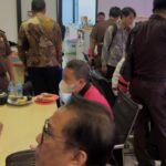 Sejumlah tersangka kasus dugaan korupsi ekspor produk hasil olahan kelapa sawit atau Crude Palm Oil (CPO) dan produk turunannya periode 2022 hingga 2024, saat pemeriksaan oleh petugas Kejaksaan Negeri Jakarta Timur, Senin (8/6/2026). Foto: Ist