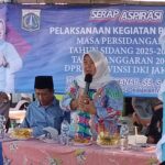 Anggota DPRD DKI Fraksi Demokrat, Neneng Hasanah saat reses di Pulau Seribu.