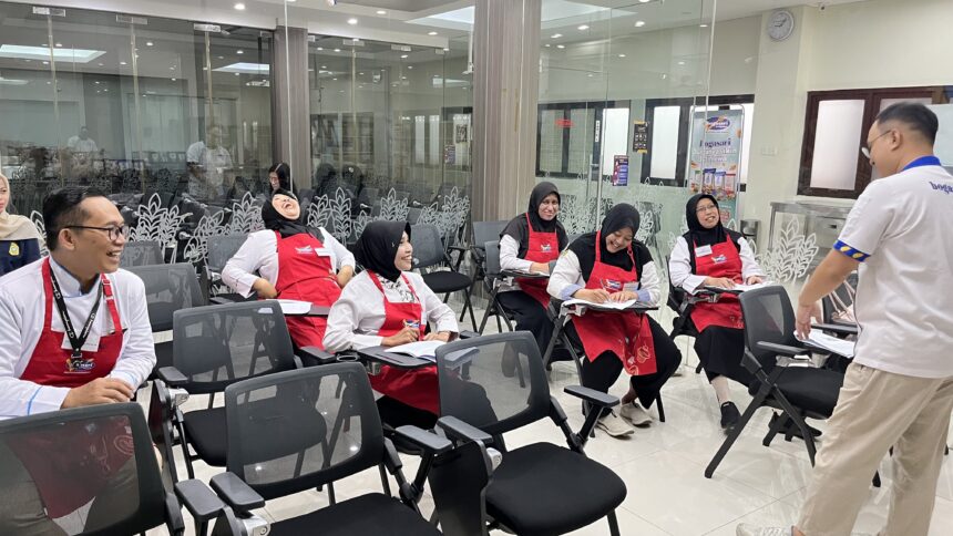 Guru SMKN 3 Kediri mengikuti pelatihan kuliner yang digelar Bogasari Baking Center (BBC) Surabaya. Foto: Ist