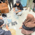 Subdit Gakkum Ditpolairud Polda Metro Jaya saat mengamankan pelaku pengedar obat keras beserta barang bukti sebanyak 23.284 butir obat keras ilegal di kios di kawasan Muara Baru, Penjaringan, Jakarta Utara, Minggu (7/6/2026). Foto: Ist