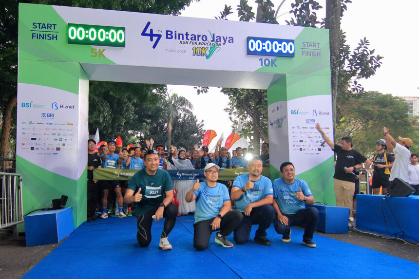 Wakil Wali Kota Tangerang Selatan, Pilar Saga Ichsan (depan, kedua dari kiri) bersama jajaran manajemen PT Jaya Real Property, Tbk dan para peserta Run for Education, Ahad (7/6/2026) lalu. (ipol.id/Alidrian Fahwi).