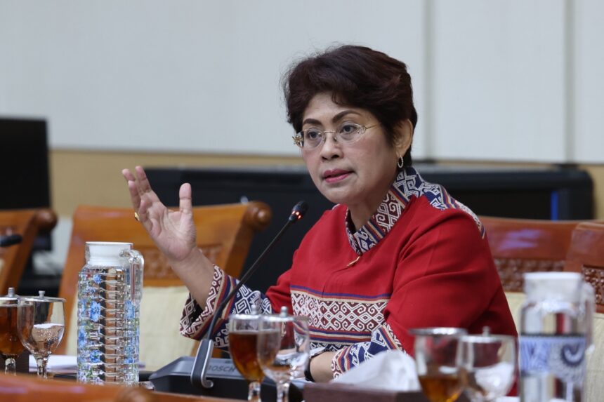 Anggota Komisi III DPR RI Mercy Barends dalam Rapat Dengar Pendapat Umum RDPU Komisi III DPR RI 20260618150256