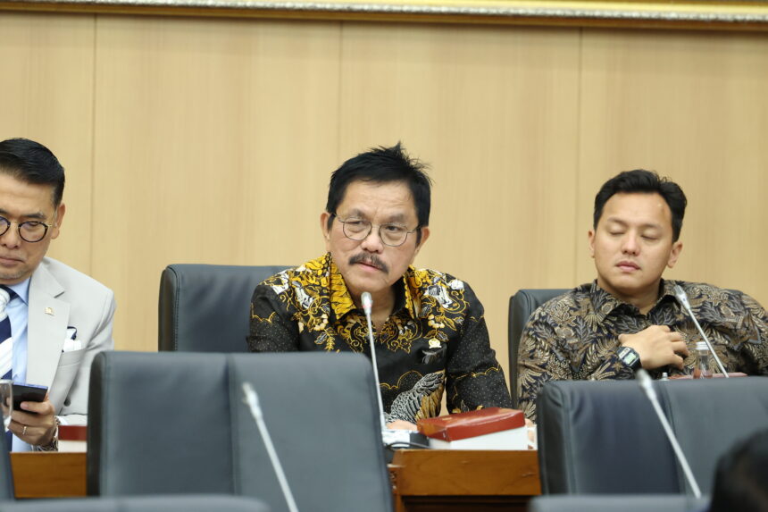 Anggota Komisi XII DPR RI Ramson Siagian dalam Rapat Dengar Pendapat RDP Komisi XII DPR RI bersam20260529150116