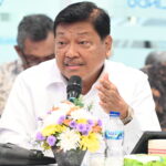 Anggota Komisi XI DPR RI Andreas Eddy Susetyo saat meninjau kondisi dan kelayakan Kapal KM Kelimut20260622063307