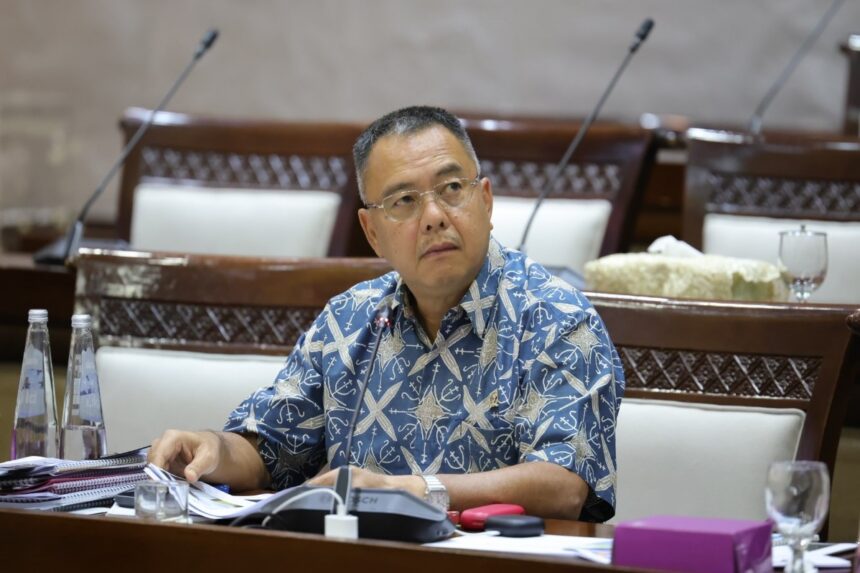 Anggota Komisi XI DPR RI Harris Turino saat Rapat Dengar Pendapat Umum RDPU dan uji kelayakan sert20260625192318
