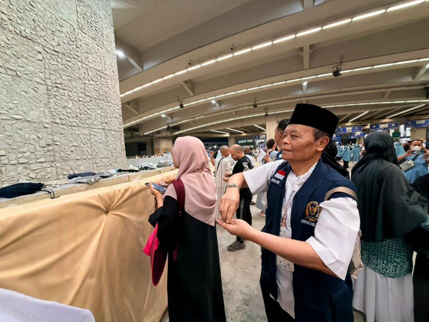Anggota Tim Pengawas Timwas Haji DPR RI Hidayat Nur Wahid saat berada di Makkah Arab Saudi Ming20260531153547