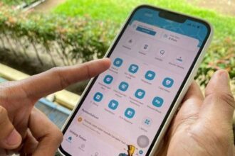 Ilustrasi pelanggan memanfaatkan aplikasi PLN Mobile untuk melakukan transaksi pembelian token listrik. Foto: PLN