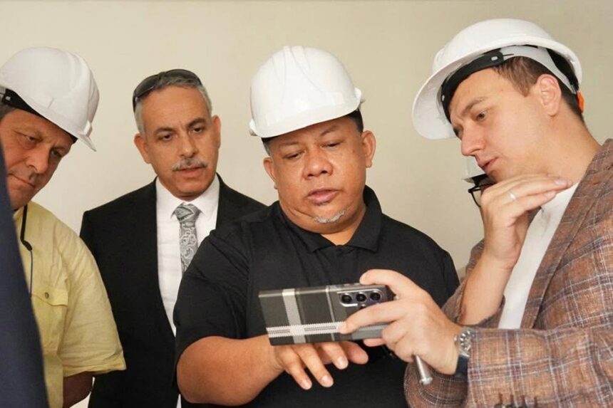 Wakil Menteri Perumahan dan Kawasan Permukiman RI, Fahri Hamzah (kedua dari kanan). Foto: Dok Kementerian Perumahan dan Kawasan Permukiman
