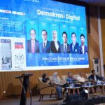 Demokrasi saat ini tidak lagi berkembang hanya di ruang fisik, melainkan juga tumbuh dan hidup di ruang digital melalui lini masa media sosial, kolom komentar, hingga berbagai platform interaksi daring yang menjadi bagian dari kehidupan sehari-hari masyarakat. Pesan tersebut disampaikan Menkomdigi Meutya Hafid secara daring dalam Roadshow dan Peluncuran Buku karya Andi Ilham Paulangi berjudul _"Demokrasi Digital: Viralitas, Algoritma, dan Suara Gen Z"_ yang berlangsung di IPB University, Bogor, Jawa Barat, Rabu (17/6/2026). Foto: Amiriyandi/InfoPublik/Ditjen KPM Kemkomdigi
