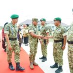 Wakil Kepala Staf Angkatan Darat (Wakasad) Letjen TNI Muhammad Saleh Mustafa dalam kunjungan kerja yang didampingi Pangdam I/Bukit Barisan Mayjen TNI Hendy Antariksa di Desa Sei Tuan, Kecamatan Pantai Labu, Kabupaten Deli Serdang, Sumatera Utara, Jumat (19/6/2026). Foto: Dispenad