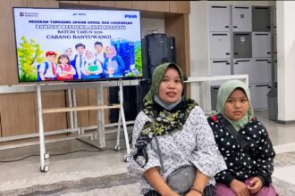 Secara nasional, sebanyak 1.590 anak nasabah PNM menerima beasiswa pendidikan, mulai dari jenjang SD, SLB, hingga perguruan tinggi. Foto: PNM