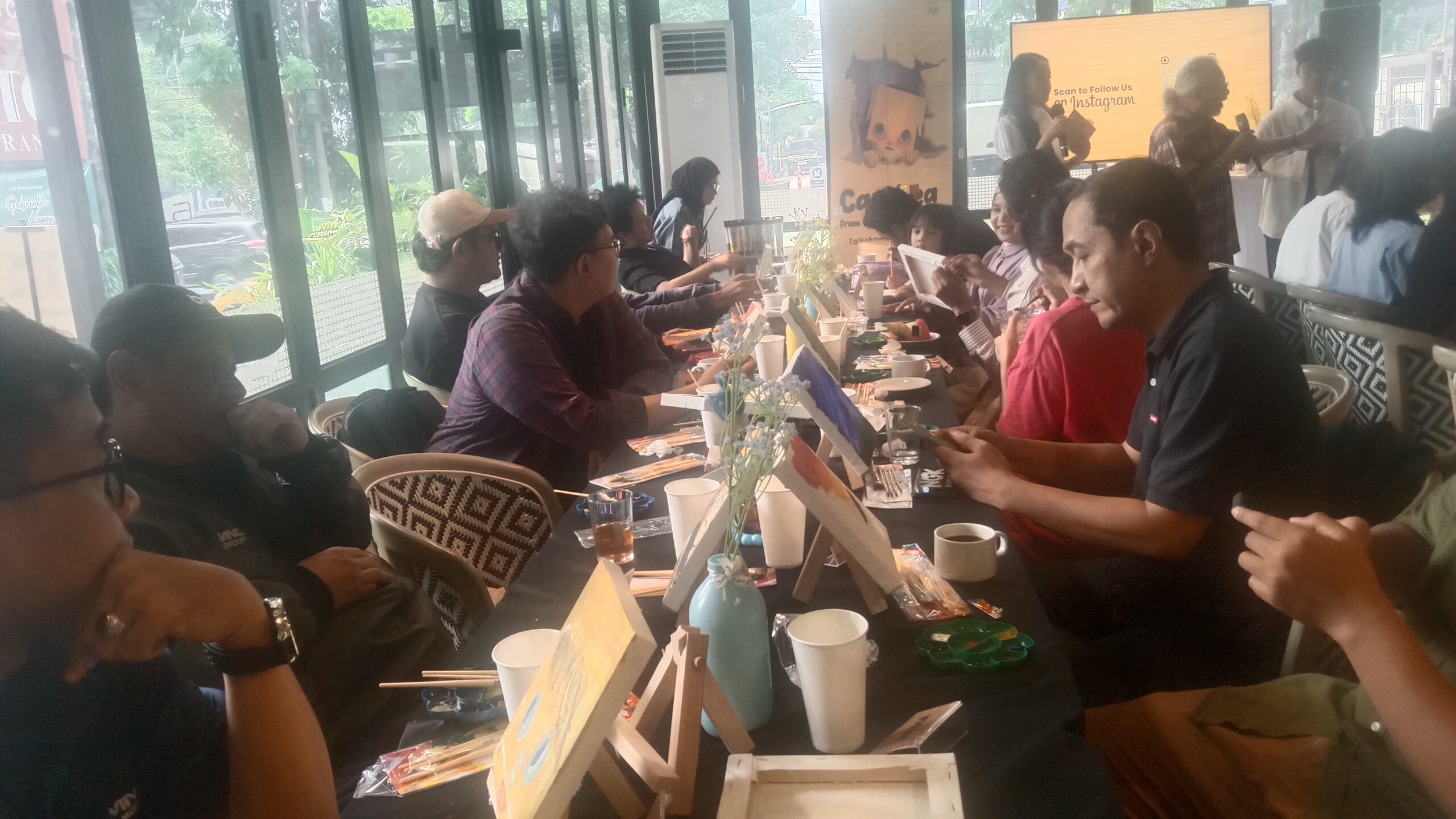 Memahami “Carthea: From Cardboard to Hope” Lebih Dekat, Faisal Darmawan Gelar Art Talk & Workshop 2 IMG 20260609 132611 scaled