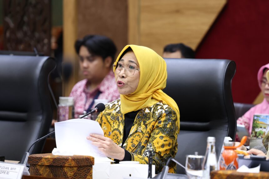 Ketua Komisi X DPR RI Hetifah Sjaifudian saat memimpin RDP dengan Kepala Perpusnas RI terkait pendal20260617140422