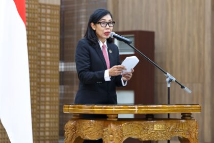 Pelaksana Tugas Plt Sekretaris Jenderal DPR RI Suprihartini saat menyampaikan sambutan pelantika20260612140113 1