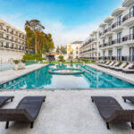 Eminence Global meluncurkan program promo menginap eksklusif bertajuk "School Holiday Package" secara serentak di dua properti unggulan bintang limanya: Le Eminence Hotel Convention & Resort Ciloto – Puncak dan L’Eminence Golf & Resort Lembang – Bandung. (istimewa/dok. Eminence Global).