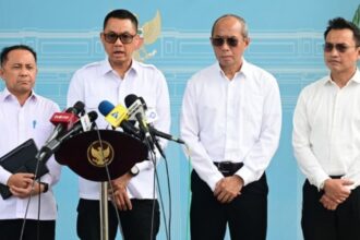 Dirut PLN Darmawan Prasodjo memberikan keterangan kepada awak media di Kompleks Istana Kepresidenan Jakarta, Senin (22/6/2026). Foto: BPMI Setpres