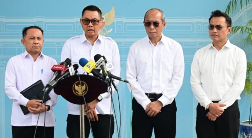 Dirut PLN Darmawan Prasodjo memberikan keterangan kepada awak media di Kompleks Istana Kepresidenan Jakarta, Senin (22/6/2026). Foto: BPMI Setpres