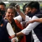 Roy Suryo tiba di Kejari Jaksel. Foto: ipol.id