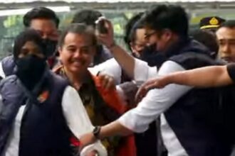 Roy Suryo tiba di Kejari Jaksel. Foto: ipol.id