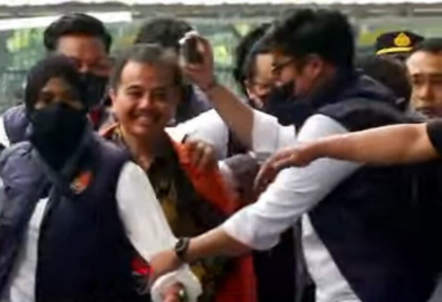 Roy Suryo tiba di Kejari Jaksel. Foto: ipol.id