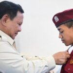 Presiden Prabowo bersama perwakilan siswa Sekolah Rakyat Menengah Pertama (SRMP) 17 Tabanan, Bali, Minggu (7/6/2026). Foto: BPMI Setpres