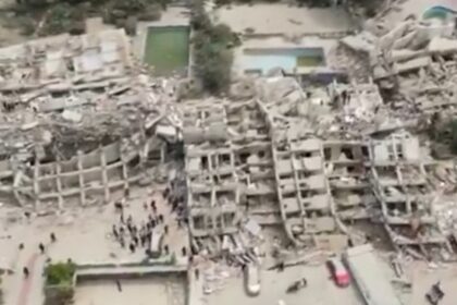Bangunan di La Guaira hancur akibat gempa. Foto: Tangkapan layar video X