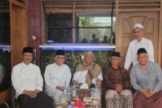 Pengurus PBNU sowan ke KH Nurul Huda Djazuli Ploso, Kediri, Jawa Timur. Foto: Al-Falah Ploso