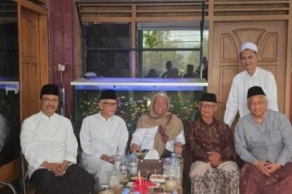 Pengurus PBNU sowan ke KH Nurul Huda Djazuli Ploso, Kediri, Jawa Timur. Foto: Al-Falah Ploso