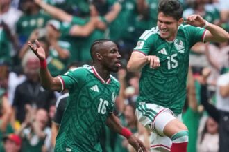 Julian Quinones merayakan gol pertama timnya dalam pertandingan Grup A Piala Dunia 2026 antara Meksiko vs Afrika Selatan di Stadion Azteca Mexico City, Kamis (11/6/2026). Foto: Instagram @miseleccionmx