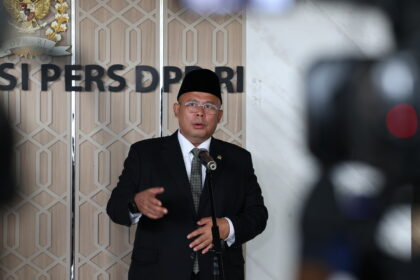 Wakil Ketua DPR RI Cucun Ahmad Syamsurijal saat diwawancarai Parlementaria di Kompleks Parlemen Sen20260604163537