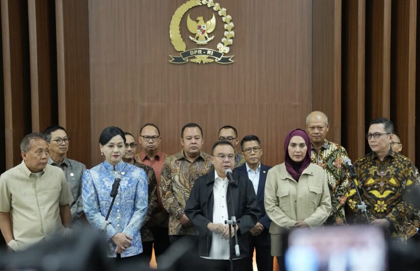 Wakil Ketua DPR RI Koordinator Bidang Politik dan Keamanan Sufmi Dasco Ahmad dalam konferensi pers 20260618204010