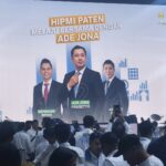 Ade Jona Prasetyo yang terpilih sebagai KEtum HIPMI yang baru, diapit dua calon lain yang mendukung dirinya, yakni Anthony Leong (ka) dan Reynaldo Bryan. Foto: Sol/ipol.id